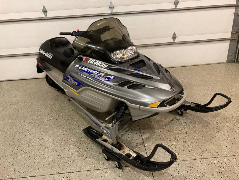 00404 9BWjtdMyAWm 0CI0t2 1200x900 810x608 2000 Ski Doo Formula Deluxe 600 snowmobile for sale by owner